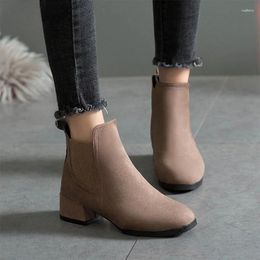 Chaussures décontractées pour femmes, bottes polyvalentes et solides, couleur chair, talons épais, mode et cheville confortable, automne 2024