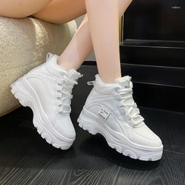 Casual schoenen 2024 Winter veelzijdige dikke dikke dikke dikke zool pluche Koreaanse editie verdikt warm platform zapatos para mujeres