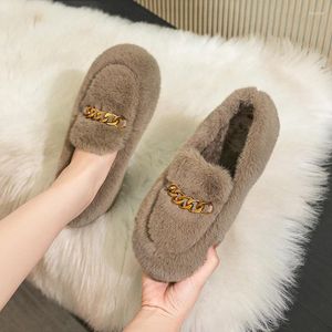 Chaussures décontractées 2024 Hiver pour femmes extérieures en peluche chaude britannique de style britannique Décoration de la chaîne de métal