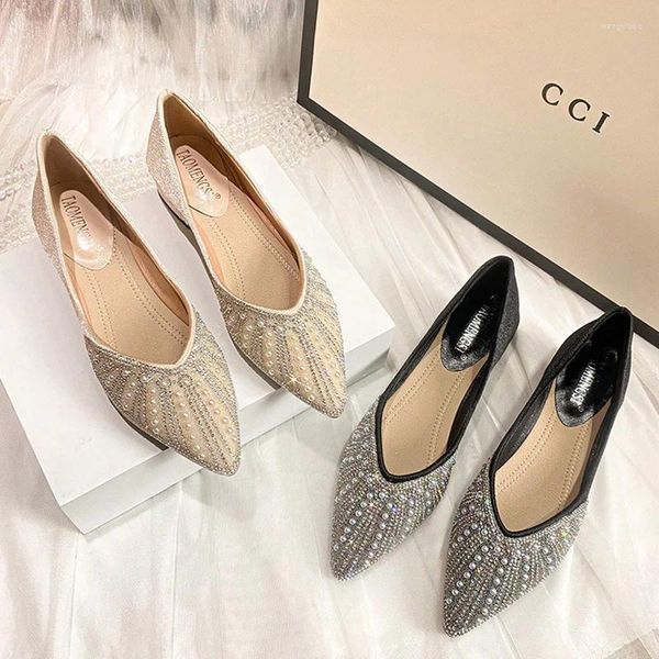 Chaussures décontractées 2024 Femme pointue pointue satin bling strass de perle 3cm talons hauts pompes femelle concepteur aux pieds nus mignon slipon