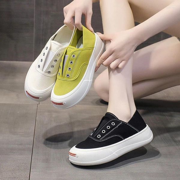 Chaussures décontractées 2024 Femmes Locages blanc Concis Basic Style Color Slip on Lady Spring Vulcanie Shoe Tolevas Tissu Sneakers