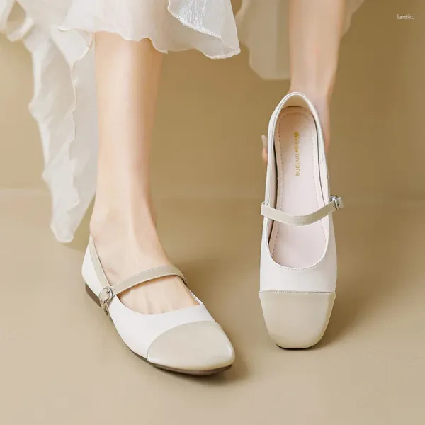 Chaussures décontractées 2024 Flats de style coréen pour femmes Locs de dames peu profondes conception de bouche peu profonde Mary Jane carrière et fête Wear Free Shippin