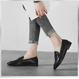 Chaussures décontractées 2024 Magas de mocassin féminin plat Vintage en cuir doux bas à fond grand travail confortable pour les femmes