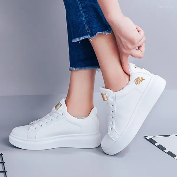 Zapatos casuales 2024 Femenina sin tacones de cuero Femenino blanco de zapatillas Damas de primavera de primavera calzado de verano para mujer