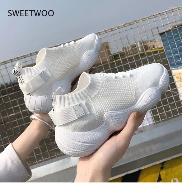 Chaussures décontractées 2024 Femmes blanches Sneakers Fashion Brand Retro Platform Farts Footwes Footwear Breathable Mesh Pink