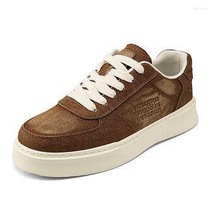 Chaussures décontractées 2024 Young Boy Shoe Fashion Cuir en cuir Men de marche pour hommes pour hommes Brown Youth