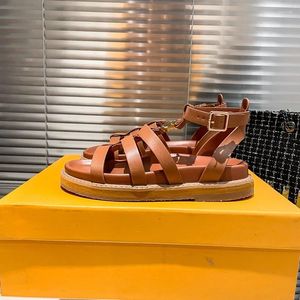 Casual schoenen 2024Retro Rome weven enkelband sandalen damesronde teen uitsnijdingen slippers Brits stijl vakantie All-match strand strand