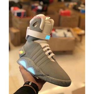 Casual schoenen 2024 nieuwe Automatic Laces Air Mag sneakers Marty Mcfly's Led Shoes Back To the Future Glow In The Dark Grey Boots Mcflys Sneakers designer schoenen