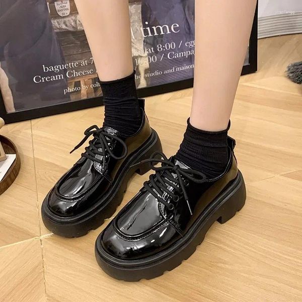 Zapatos informales 2024 Mujeres Spring Black Platform Flats Mujeres mocasines Slip on Boat Designer Leather Oxfords