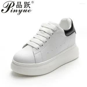 Zapatos casuales 7,5 cm tacones ocultos mujeres plataforma cuña zapatillas Dermis cuero blanco mujer Krasovki Tenis femenino