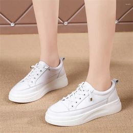 Apparence des chaussures décontractées augmente les baskets d'été à lisations pour enfants Vulcanize Luxary Women Designer Trainer Woman Sports Real