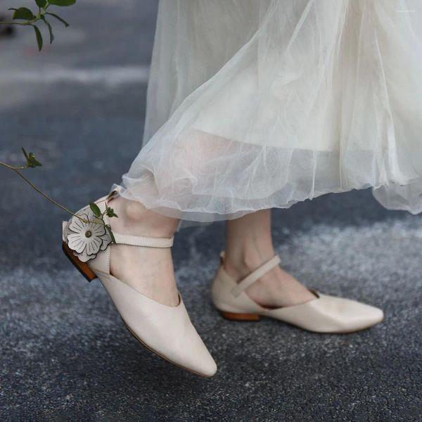 Chaussures décontractées artmu grosse fleur d'origine pour les femmes boucles de crochet à orteil fermé glissent sur des talons bas pointus de luxe en cuir authentique