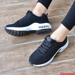Casual schoenen herfst atletiek vliegen weven sport hardlopen vrouwen buiten demping sneakers dames niet-slip manden joggen