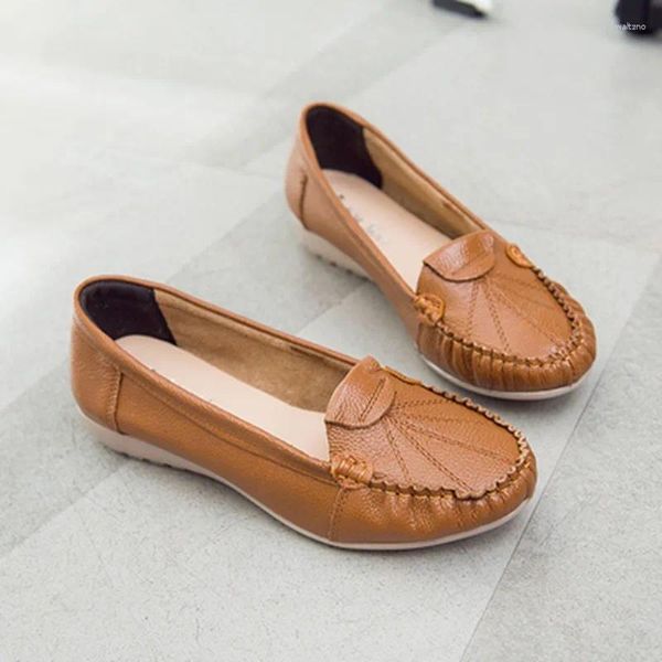 Chaussures décontractées Automne Fashion Femmes Flats Généralités en cuir Slip sur les mots de femme Soft Woman Work Mother