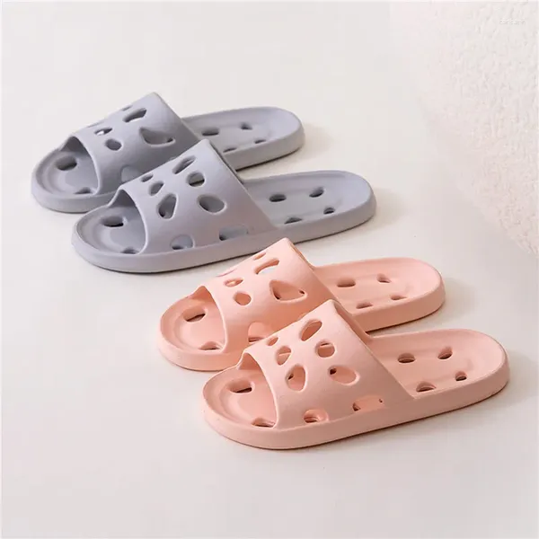 Chaussures décontractées de douche de salle de bain pantoufles d'été eva sools non glipt tongs couple couple sandales de plage extérieure intérieure creux