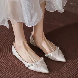 Chaussures décontractées Plats perles Femmes Sandales Robe d'orteil Pointe Marche Summer 2024 Designer Office confortable Zapatillas de Mujer