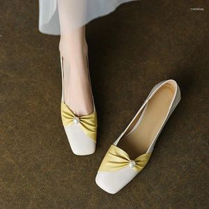 Chaussures décontractées en cuir plissé abricot, talons épais et bouche peu profonde pour femmes, couleur blanche, perle, capote simple