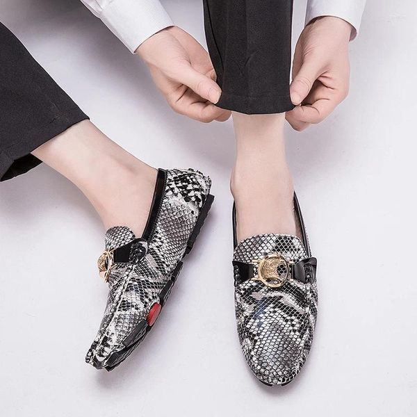 Chaussures décontractées à grande taille Men Loafers en cuir Mooccasin Snake Skin Style Footwear Slip on Flat Driving Boat Classical Male Gommino Zapatos