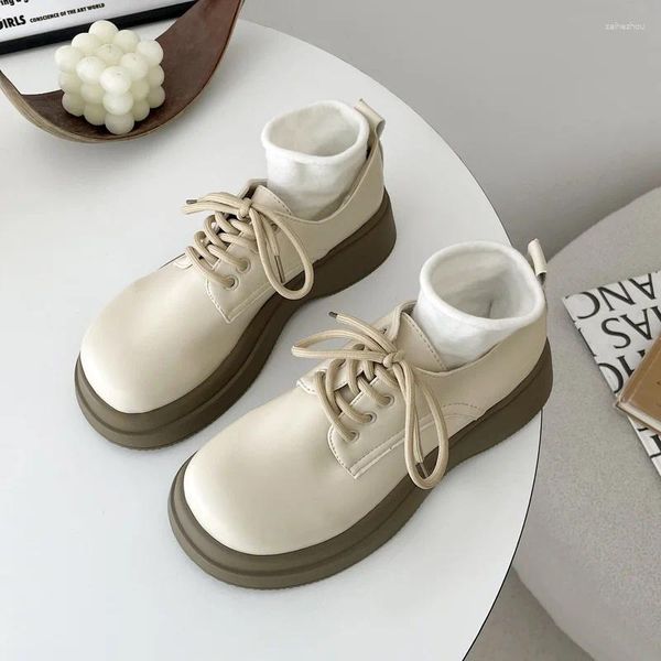 Chaussures décontractées Bkqu Spring and Automne Fashion All-Match Style britannique Small Leather Sponge Cake Eat Bottom Lace-Up Maceurs