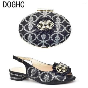 Zapatos informales, conjuntos negros y bolsos con diamantes de imitación para boda, novia, elegantes tacones bajos, conjunto de bolso para mujer, talla de zapato 43