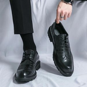 Casual schoenen zwart leer voor mannen oxfords veter mannelijk trouwfeestkantoor werk elegant designer merkjurk