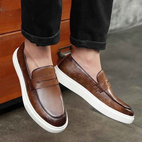 Zapatos casuales Vulcanizan zapatillas de cuero PU marrón slip-on Brown para hombres con talla 38-44