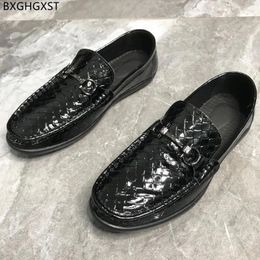 Casual schoenen zwarte heren loafers luxe designer slip op mannen modeleer voor man 2024 sapato masculino chaussure