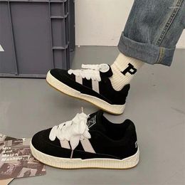 Chaussures décontractées baskets noires femme designer femme vulcanisée en cuir synthétique printemps2024 Lacet up up dames plates homme