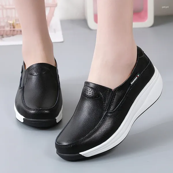 Zapatos casuales Deportes negros con zapatillas de deporte de plataforma Pellas de mocasines Damas de cuero genuino cuña Mocasins Orthopedic