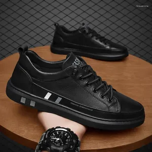Chaussures décontractées Black White en cuir baskets masculins Low Top Man Concise Trainers Boys Tenis Tenis Dady Sneaker Male Slip on Logs