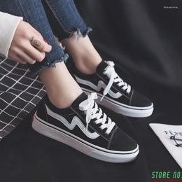 Chaussures décontractées Black White Striped Tolevas femme ulzzang haletant Skateboard Étudiants Sneakers Leisure Tenis Feminino Flat