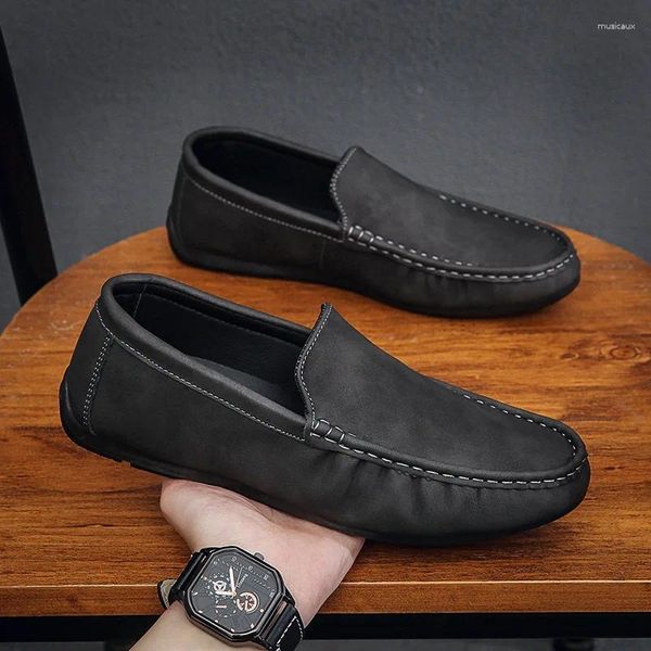 Zapatos casuales Marca de cuero de alta calidad diseñador Spring Spring Male Respirable Respirante vacío Hombres suaves Tamaño39-44