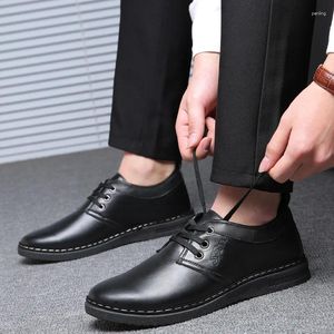 Chaussures décontractées Marque Men 2024 Handmade Men Business Oxford Moccasins Fashion Footwear Lacers 39-44