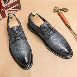 Zapatos casuales estilo británico de cuero de alta calidad vestido de fiesta de los hombres puntiagudos elegante desplazamientos de negocios con cordones