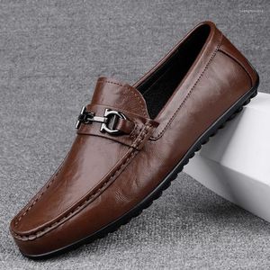 Chaussures décontractées de style britannique Men de la mode en cuir classique les mocassins authentiques mocassins à fond doux