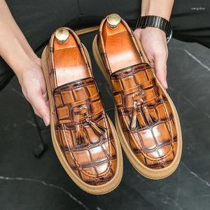 Chaussures décontractées de style britannique Men de cuir concepteurs plates plates Slip-on Mandons masculins Sapatenis masculino