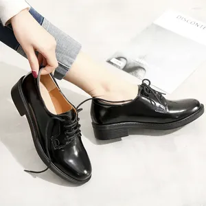 Casual Schoenen Britse Vintage Enkele Dames Ronde Neus Lakleer Ol Chic Oxfords Dames Gekruist Ondiepe Platte Brogues Derby