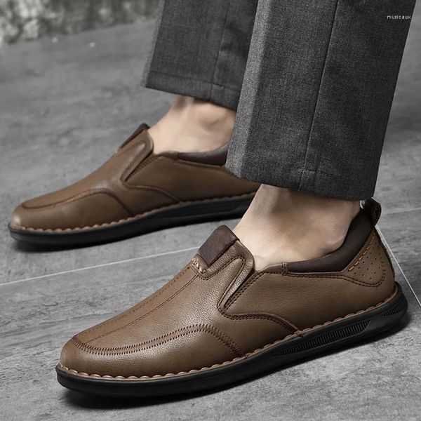 Chaussures décontractées marron en cuir authentique Men de printemps fait à la main