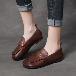 Chaussures décontractées brunes vintage vache à vache mores plats sains et plats pour femmes en cuir réel de la femme pour le cadeau âgé