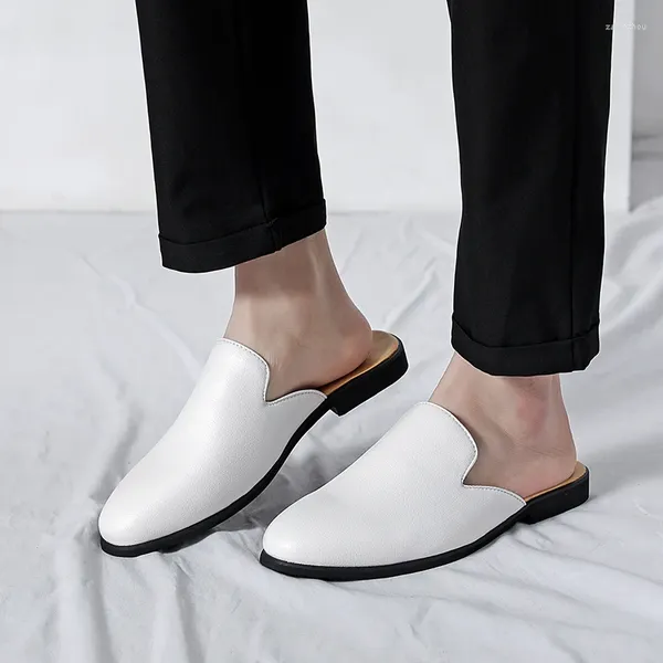 Chaussures décontractées Business Designer Italien Men Half Brand Patent Leather Mens Coiffeur Mules Man Slides Slipper Big Size 38-47