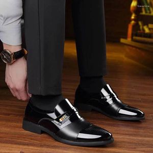 Chaussures décontractées robe d'affaires pour hommes Luxury Le cuir de luxe formel Oxfords Bureau Slip on Work Lacers Plus taille de chaussures de fourrure