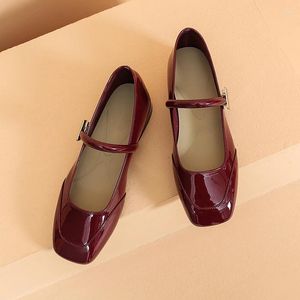 Zapatos casuales casua bombas de tacón bajo sólido para mujeres 2024 moda de verano damas cuadradas de dedo litio de goma de goma de goma