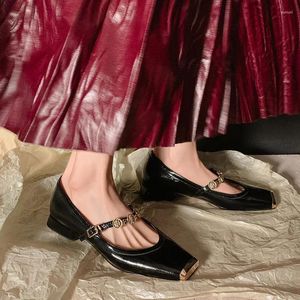 Casual schoenen ketendecoratie vierkant teen plat met hakken stevige beknopte stijl octrooi leer stiletto dames luxe tacon mary jane
