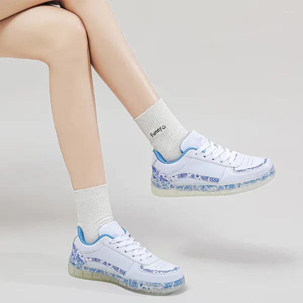 Chaussures décontractées Chinois Blue et blanc Porcelaine Femme 2024 Lotus Jelly Bottom Sneakers All-Match Niche