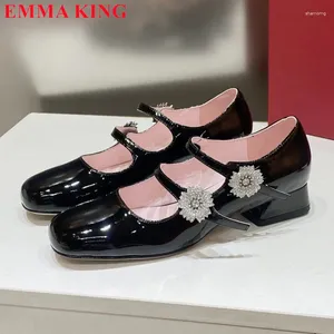 Casual schoenen dikke kristallen gesp high hakken pumps vrouwen 2024 lente herfst dikke hiel mary jane lolita vrouw patent leer