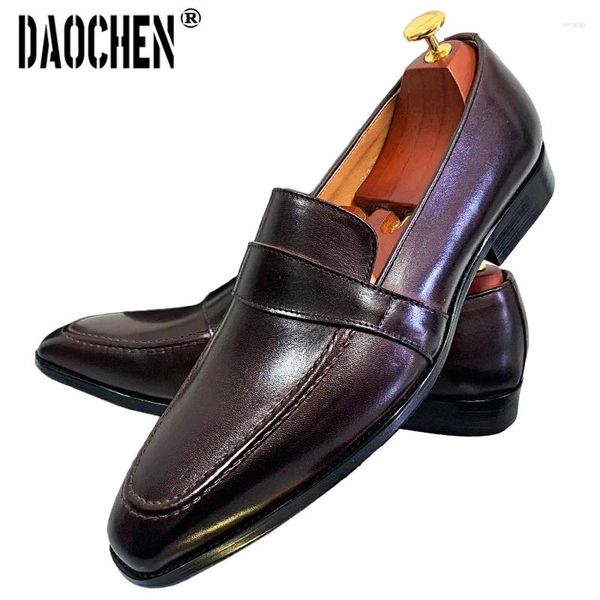 Zapatos casuales Diseño clásico mocasines para hombres Slip on hombres zapato marrón banquete de boda negra cuero real para