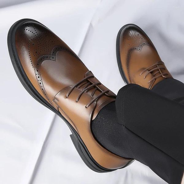 Zapatos casuales clásico hombre retro puntiagudo de cuero negro de cuero británico británico encaje de oxfords