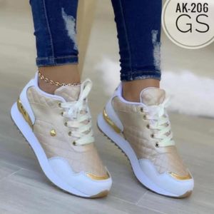 Chaussures décontractées classiques Sneakers en mailles polyvalentes Patchwork à lacet à lacet à plat pour femmes Zapatillas féminines légères de Mujer