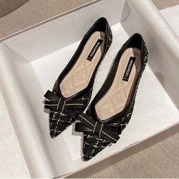 Chaussures décontractées comémore pointu à bout plat pour les femmes peu profondes noires sweet bowknot glisser sur les chaussures de fête de fête zapatos mujer 40