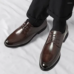 Vrijetijdsschoenen Comfortabele mannelijke puntschoen Klassieke herenbruiloftschoenen Stijlvolle Oxfords